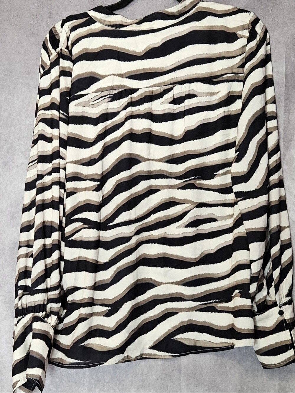 Banana Republic Animal Print Blouse Shirt Top XL Long Flare Sleeve V Neck - Picture 5 of 10